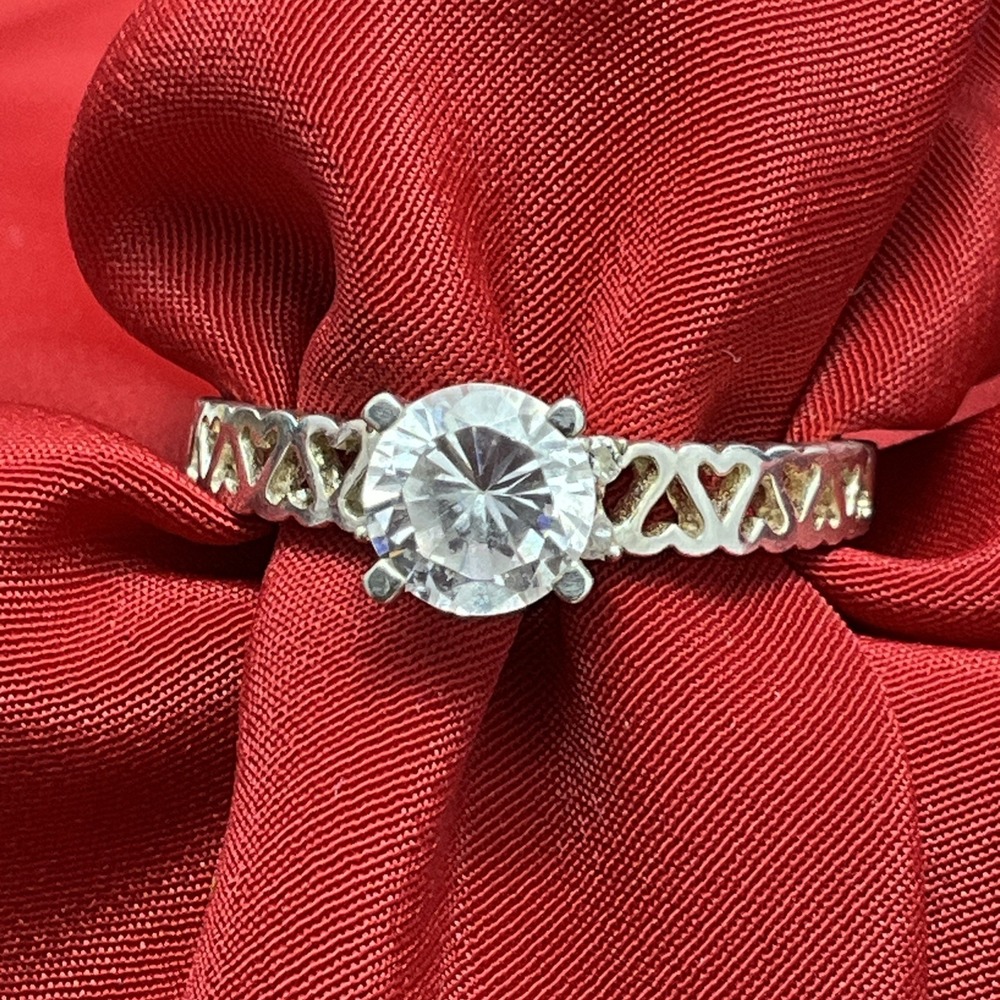 Vintage Cubic Zirconia Hearts Cut Out Sterling Silver Ring Size 9‎